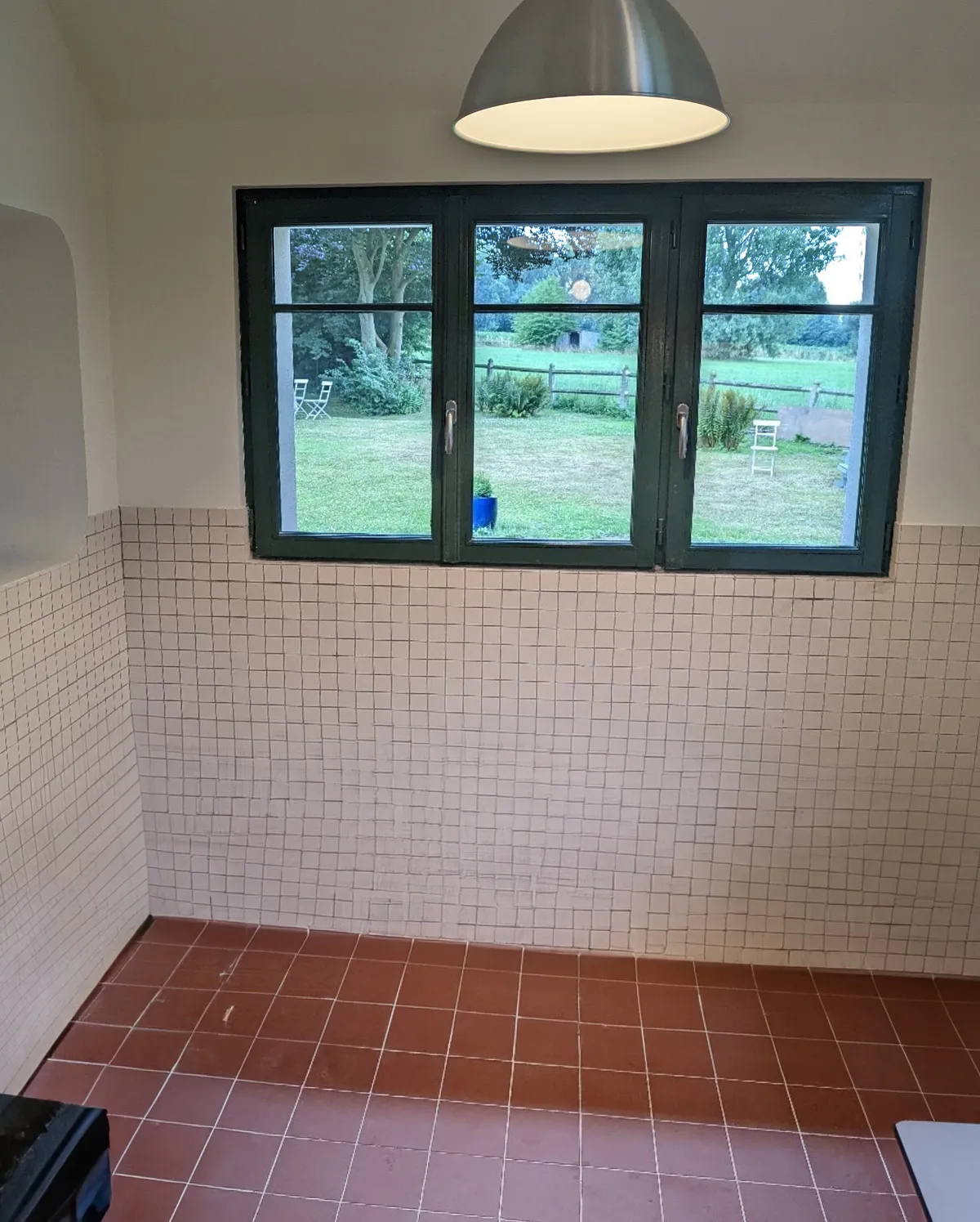 Représentation d'un espace cuisine vide avant la création sur-mesure par Maison Charlet.