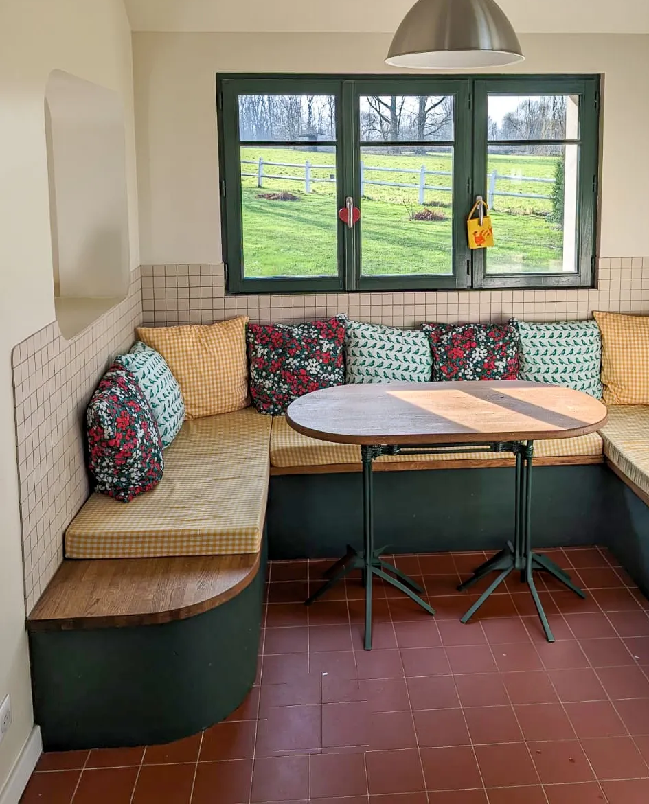 Représentantion de l’aménagement d’une cuisine après créations sur-mesure et interventions de Maison Charlet.